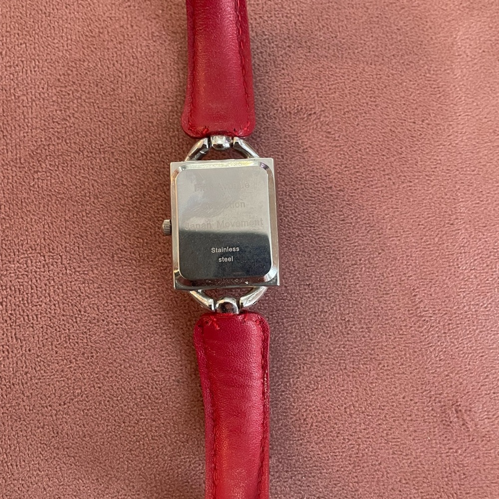 Red watch - Picture 3 of 6